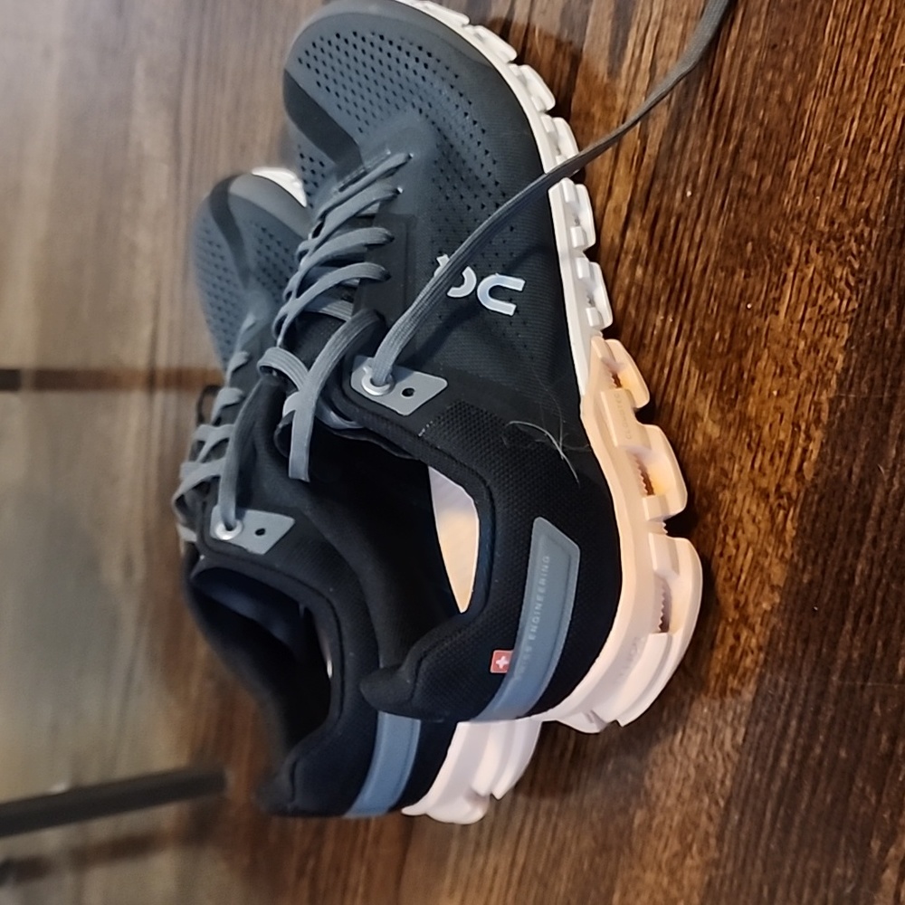 On Cloud Tennis shoes Size 7.5